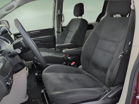 Used 2020 Dodge Grand Caravan SE w/ UConnect Hands-Free Group FWD image 10