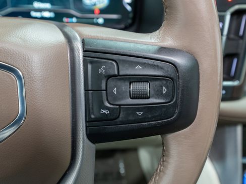 Used 2023 GMC Yukon XL Denali image 25