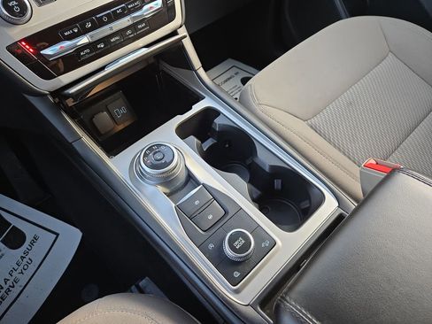 Used 2022 Ford Explorer XLT image 26