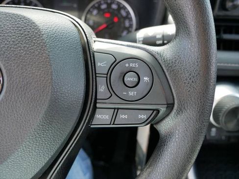 Certified 2022 Toyota RAV4 LE AWD/4WD image 19