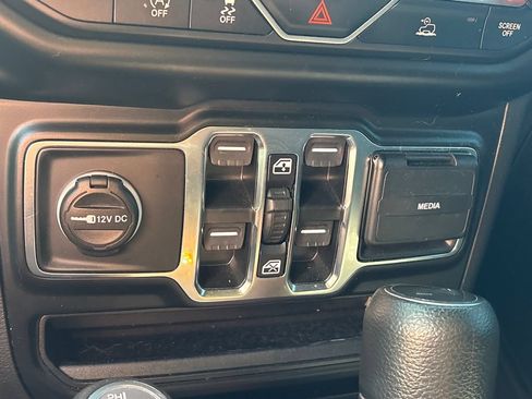Used 2023 Jeep Wrangler Unlimited Sahara AWD/4WD image 20
