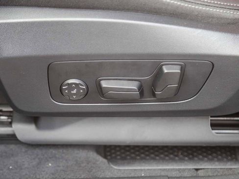 Used 2025 BMW X2 xDrive28i w/ Premium Package image 17