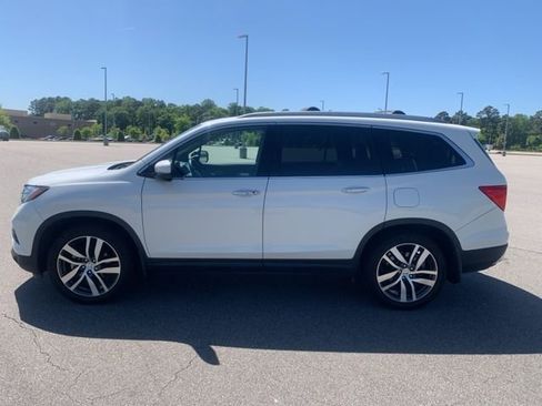 Used 2018 Honda Pilot Touring image 13
