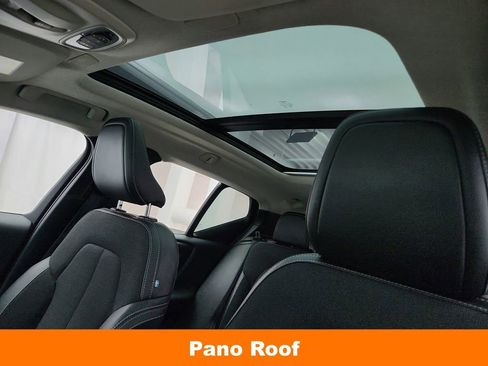 Used 2020 Volvo XC40 T5 Momentum w/ Protection Package Premier AWD/4WD image 12