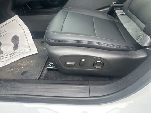 New 2026 Chevrolet Equinox EV LT image 17