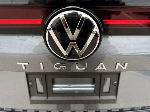 New 2026 Volkswagen Tiguan SE FWD image 32
