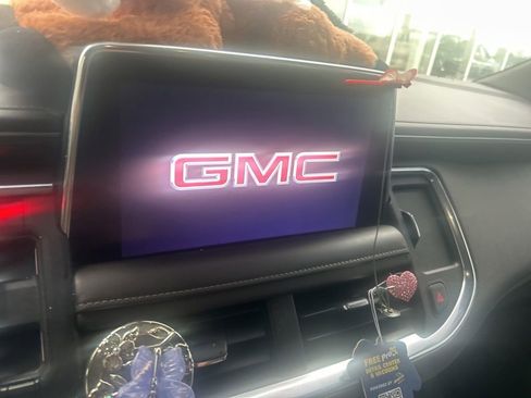 Used 2021 GMC Yukon XL SLT w/ SLT Premium Package image 13