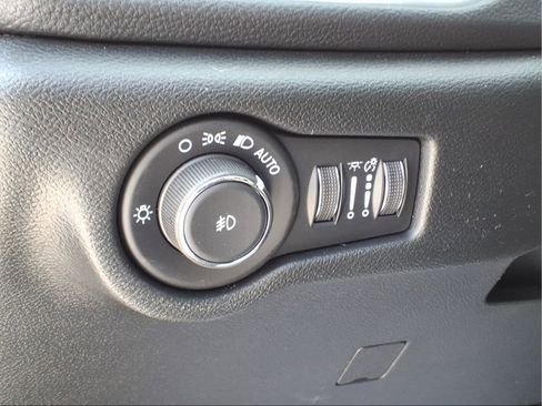 New 2026 Chrysler Pacifica Limited image 19