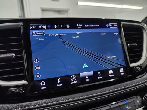 Used 2024 Chrysler Pacifica Limited image 11