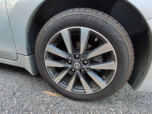Used 2016 Nissan Altima 2.5 SV w/ Convenience Package FWD image 9