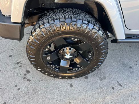 Used 2016 Jeep Wrangler Unlimited Sahara w/ Connectivity Group image 16