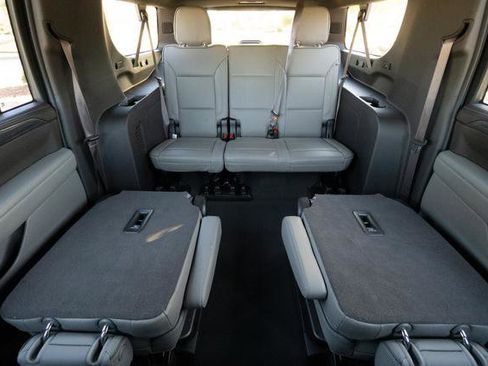 Used 2023 GMC Yukon XL SLT image 28