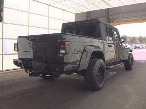 Used 2022 Jeep Gladiator Sport AWD/4WD image 5