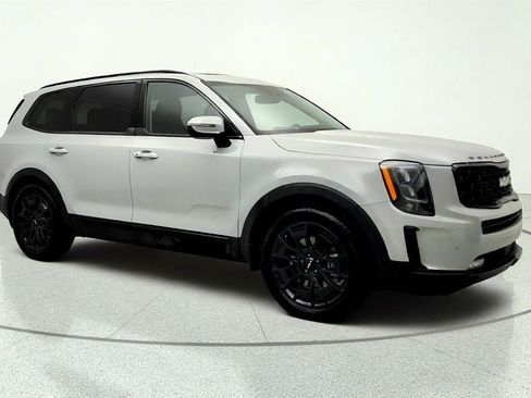 Used 2022 Kia Telluride SX w/ SX Prestige Package AWD/4WD image 3