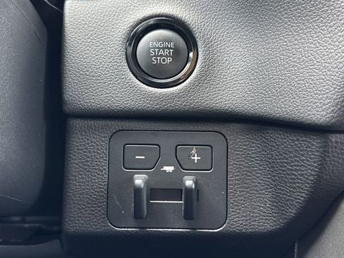 Used 2025 Toyota Tundra Limited AWD/4WD image 13