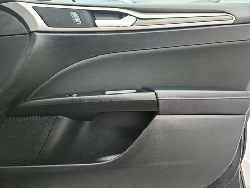 Used 2017 Ford Fusion SE w/ Equipment Group 201A AWD/4WD image 25