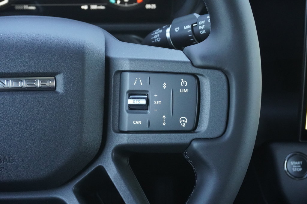 New 2026 Land Rover Defender 110 X-Dynamic SE AWD/4WD image 13