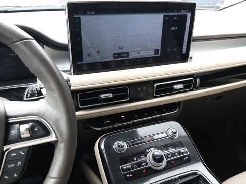 Used 2023 Lincoln Nautilus FWD w/ Premium Package image 21