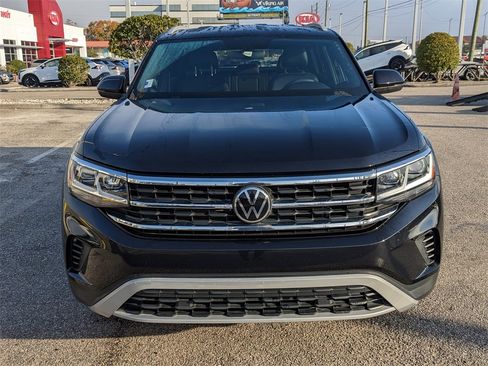 Certified 2022 Volkswagen Atlas Cross Sport SE image 8