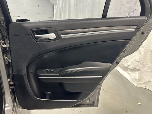 Used 2019 Chrysler 300 Touring RWD image 48
