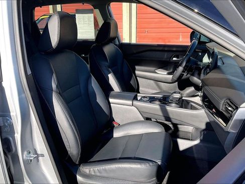 Used 2022 Nissan Rogue SL w/ SL Premium Package image 7