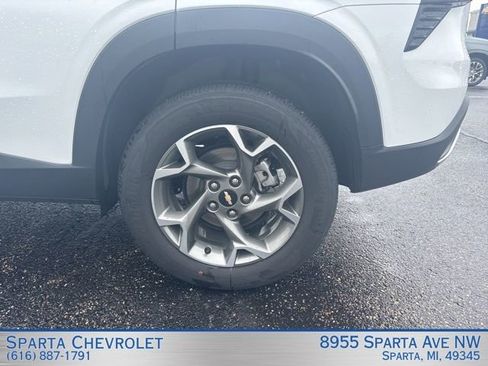Used 2025 Chevrolet Trax LT w/ Driver Confidence Package image 24