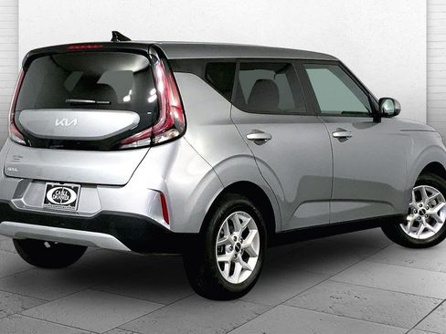 Certified 2025 Kia Soul LX w/ LX Technology Package FWD image 13