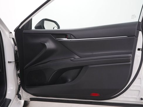 Used 2021 Toyota Camry SE w/ Carpet Mat Package (TMS) FWD image 9