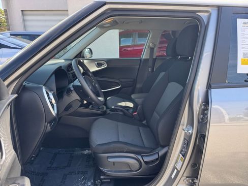 Used 2025 Kia Soul LX w/ LX Technology Package image 24