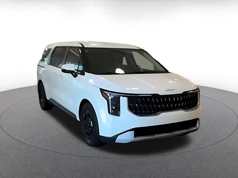 Used 2026 Kia Carnival FWD image 3