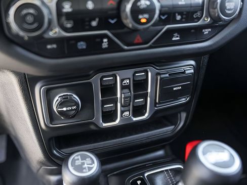 Used 2025 Jeep Wrangler Unlimited Sahara image 20