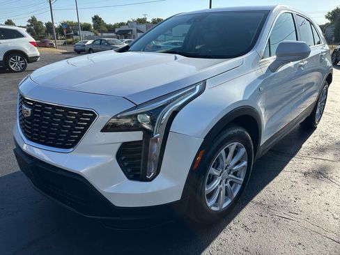 Used 2020 Cadillac XT4 Luxury w/ Cold Weather Package image 3