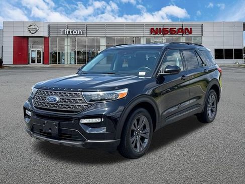 Used 2024 Ford Explorer XLT w/ Equipment Group 202A AWD/4WD image 3