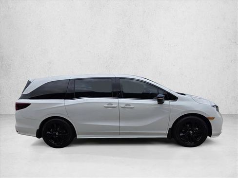 Used 2024 Honda Odyssey Sport image 4