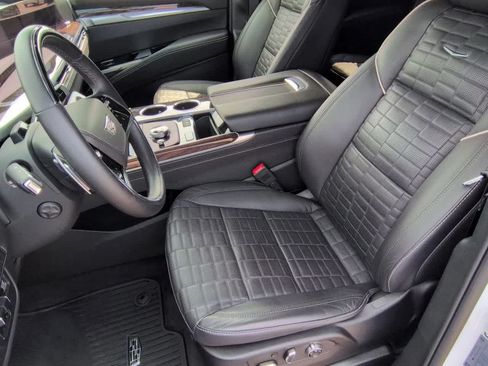 Used 2025 Cadillac Escalade Sport Platinum AWD/4WD image 16