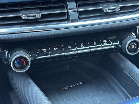 Used 2025 Chevrolet Equinox EV LT w/ Convenience Package image 32