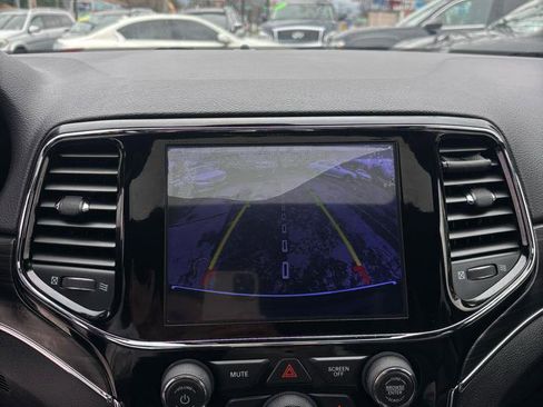 Used 2019 Jeep Grand Cherokee Limited image 13