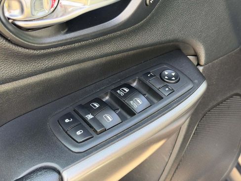 Used 2019 Jeep Cherokee Limited w/ Luxury Group AWD/4WD image 28