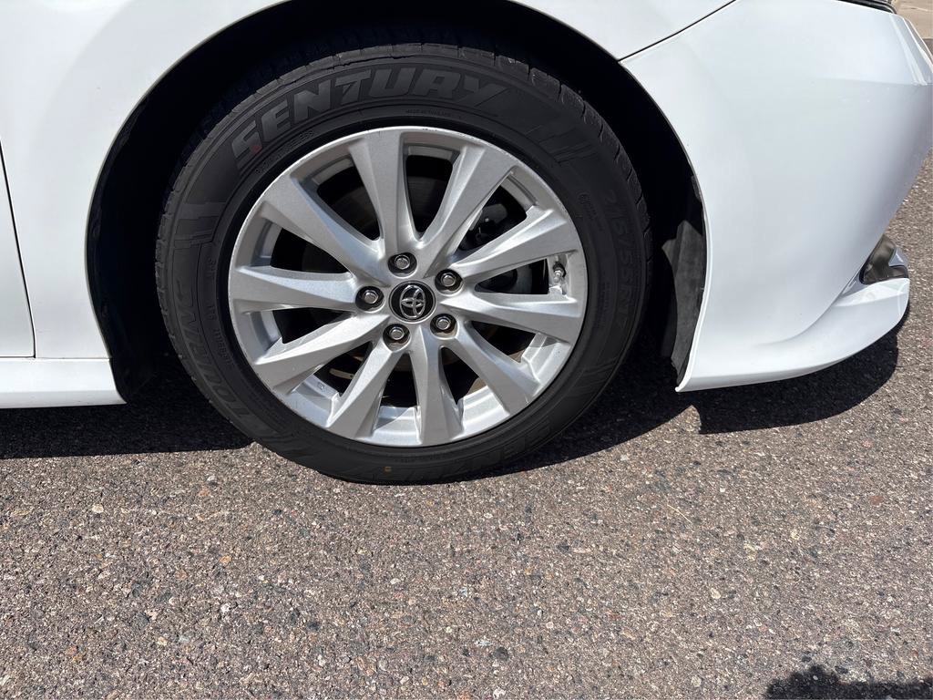 Used 2019 Toyota Camry LE FWD image 31