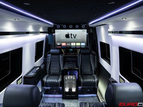 Used 2024 Mercedes-Benz Sprinter 3500 image 42