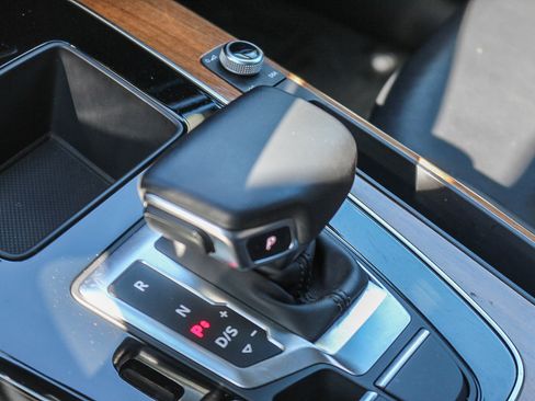 Used 2021 Audi Q5 e Premium w/ Convenience Package image 19