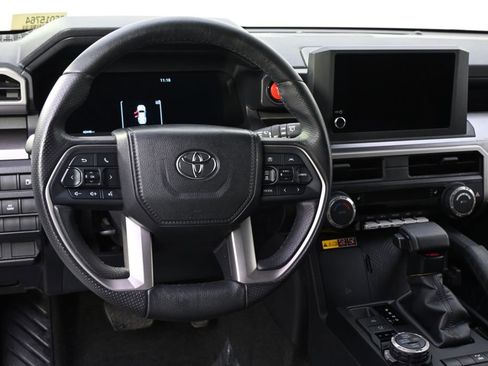 Used 2025 Toyota 4Runner TRD Off-Road image 12