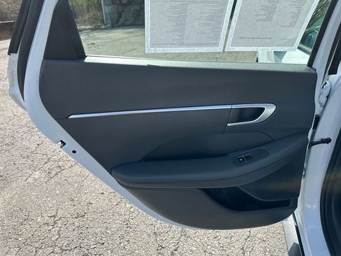 Used 2021 Hyundai Sonata SE w/ Preferred Accessory Package FWD image 21