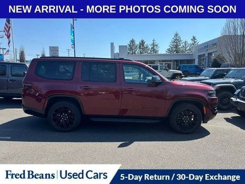 Used 2025 Jeep Wagoneer Series II w/ Premium Group I image 3