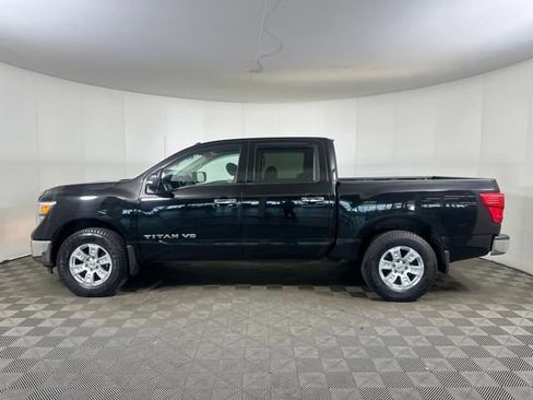 Used 2018 Nissan Titan SV image 6