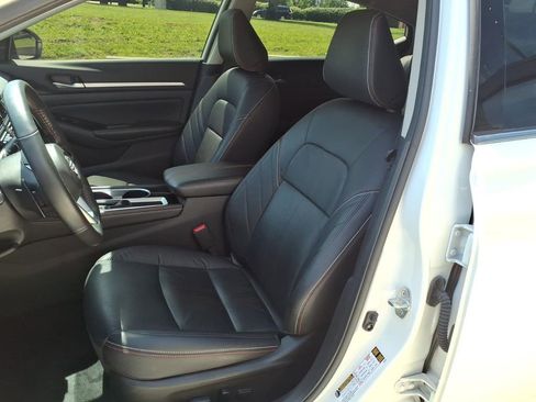 Used 2024 Nissan Altima 2.5 SR w/ SR Premium Package FWD image 12