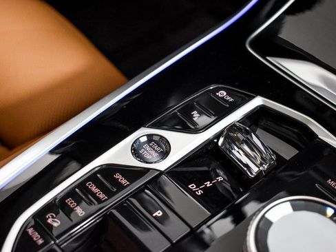 Used 2023 BMW X7 xDrive40i w/ M Sport Package image 33