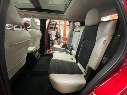 Used 2025 Mitsubishi Outlander SE FWD image 11