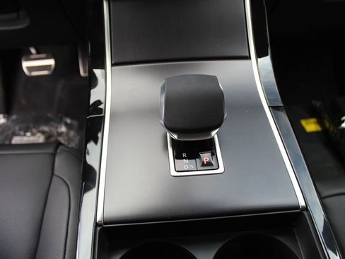 New 2026 Land Rover Range Rover Velar Dynamic SE image 16