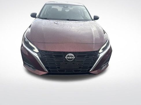 Used 2024 Nissan Altima 2.5 SV FWD image 11